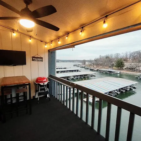 F Lakefront! Remodeled, Sleeps 4, Boat Slip, Patio, Wifi, Cable, Pool Osage Beach Exterior photo