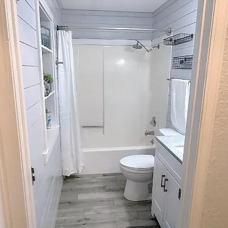 F Lakefront! Remodeled, Sleeps 4, Boat Slip, Patio, Wifi, Cable, Pool Osage Beach Exterior photo