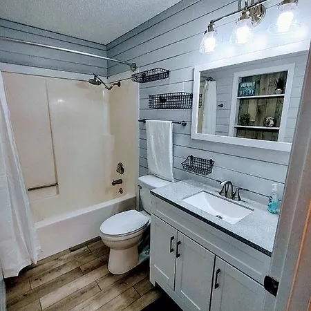 F Lakefront! Remodeled, Sleeps 4, Boat Slip, Patio, Wifi, Cable, Pool Osage Beach Exterior photo