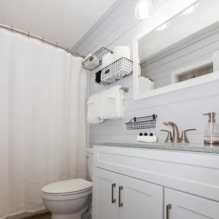 F Lakefront! Remodeled, Sleeps 4, Boat Slip, Patio, Wifi, Cable, Pool Osage Beach Exterior photo