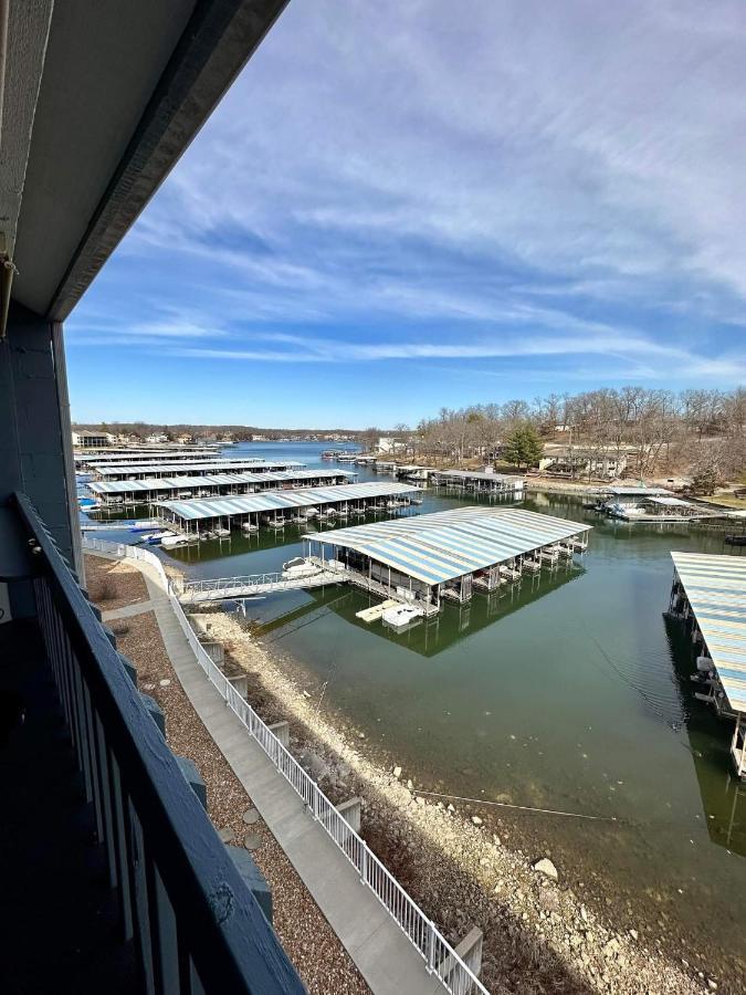 Apartment F Lakefront! Remodeled, Sleeps 4, Boat Slip, Patio, Wifi, Cable, Pool